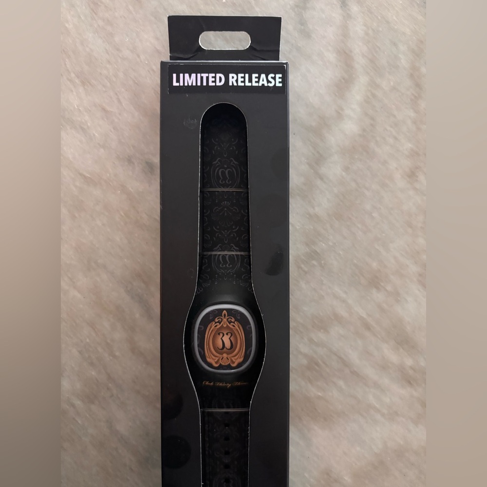 Limited Release Disney Club 33 MagicBand+ in Lilac